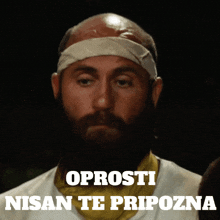 a man with a bandage on his head and the words oprosi nisan te pripozna above him