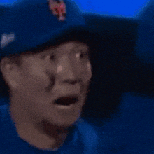 a baseball player wearing a blue hat with the letter n on it