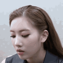 Confused Reaction GIF - Confused Reaction Kim Lip GIFs