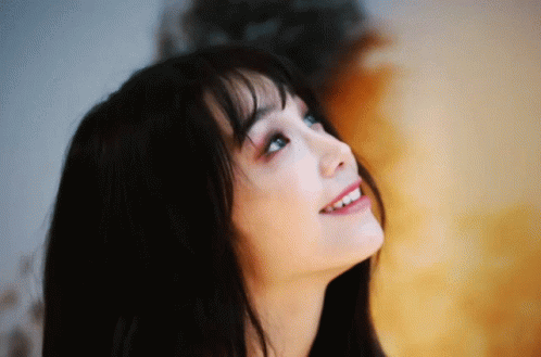 jeong-eunji-look-up.gif