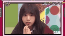 Hinatazaka46 Suzuka Tomita GIF - Hinatazaka46 Suzuka Tomita Lipstick GIFs