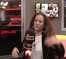 Moving-arms Waving-hands GIF - Moving-arms Waving-hands Zoomer-radio-interview GIFs