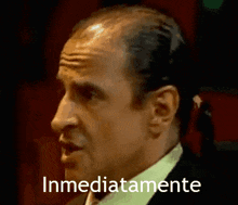 a close up of a man 's face with the words " inmediatamente " written below him