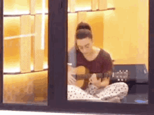Noelia Fanco Esp Noeliaot GIF - Noelia Fanco Esp Noeliaot Playing Guitar GIFs
