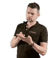 a man wearing a black shirt that says verdier on it