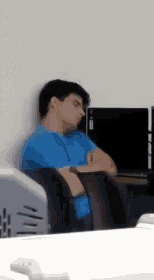 Man Sleeping At Work GIFs | Tenor