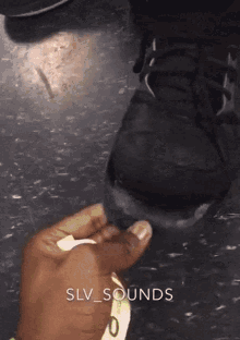Wut Da Hell Oh My God What The Hell Oh My God GIF - Wut Da Hell Oh My God What The Hell Oh My God Shoes Rapper GIFs