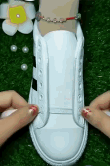 Tie Your Shoes GIF - Tie Your Shoes GIFs