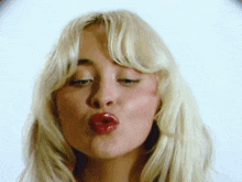 Sabrina Carpenter Kiss GIF - Sabrina Carpenter Kiss Sc6 GIFs