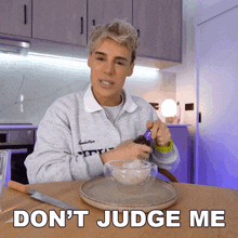 Don'T Judge Me Raphael Gomes GIF - Don'T Judge Me Raphael Gomes Refrain From Passing Judgment GIFs