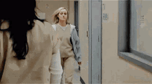 high five orange is the new black taylor schilling piper chapman