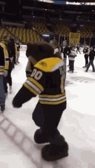 Boston Bruins Blades The Bruin GIF - Boston Bruins Blades The Bruin Dancing  - Discover & Share GIFs
