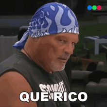 a man wearing a bandana says que rico
