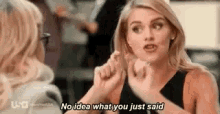 Happy Endings No Idea GIF - Happy Endings No Idea Not Sure GIFs