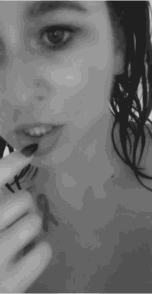 Caroline Selfie GIF - Caroline Selfie Lip Bite GIFs