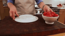 Quick Way To Cut Cherry Tomatoes GIF - Cherry Tomatoes Tomato Tips GIFs