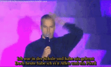 a man stands in front of a microphone and says ich war in der schule and habe nix gelert