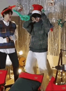 Beomgyu Beomgyu Christmas Dance GIF - Beomgyu Beomgyu Christmas Dance Bamtori GIFs