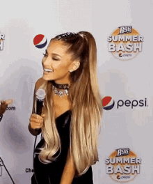 Idklovely Ariana Grande GIF - Idklovely Ariana Grande Interview GIFs