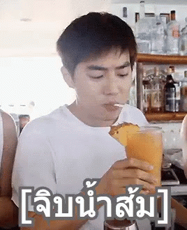 ซูโฮ จุนมยอน จิบน้ำส้ม GIF - Suho Sip Orange Juice Junmyeon GIFs