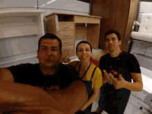 Namastê Selfie GIF - Namastê Selfie Group Picture GIFs
