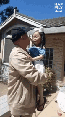 Kissing Happily GIF - Kissing Happily Father And Daughter GIFs