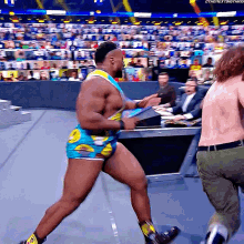 Big E Squeezed GIF - Big E Squeezed Squeezing GIFs