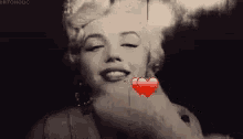 Marilyn Blowing GIF - Marilyn Blowing Kisses GIFs
