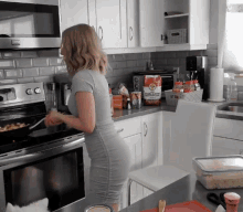 Alinity Cooking Gif Alinity Cooking Chicken Discover Share Gifs