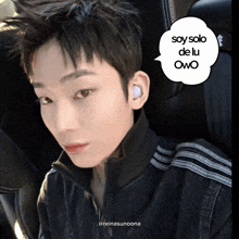 a young man in a car with a speech bubble that says soy solo de lu owo