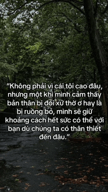 a quote in a foreign language with a picture of trees
