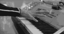 Muse Matt Bellamy GIF - Muse Matt Bellamy Piano Porn GIFs