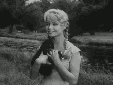 Brigitte Bardot GIF - Brigitte Bardot Smile Hold GIFs