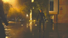 a blurred image of a city at night with a sign that says de