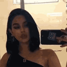 Maggie Lindemann Selfie GIF - Maggie Lindemann Selfie Hair Fix GIFs