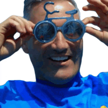 wow anthony wiggle the wiggles amazed removing glasses