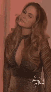 a woman in a black dress with the name lia almeida