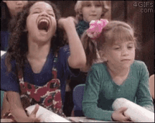 Michelle Laughing GIF - Michelle Laughing Full House GIFs