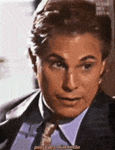 a man in a suit and tie is saying passa pra mim entao .