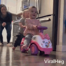 Babies Having Fun Viralhog GIF - Babies Having Fun Viralhog Playtime GIFs