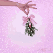 Kiss Mistletoe GIF - Kiss Mistletoe Christmas GIFs