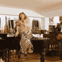 Shake Your Body Shania Twain GIF - Shake Your Body Shania Twain Dancing GIFs