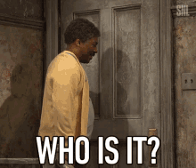 Who Is It Whos There GIF - Who Is It Whos There Shocked GIFs