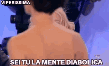 a woman 's back is shown with the words sei tu la mente diabolica written below it