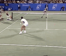 Andre Agassi No Look Pass GIF - Andre Agassi No Look Pass Over The Shoulder GIFs