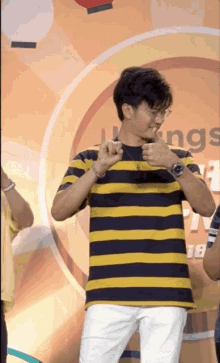 Nonttanont Moving GIF - Nonttanont Moving Hand Gesture GIFs