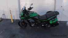 Take A Look There GIF - Take A Look There Thats My Ride GIFs