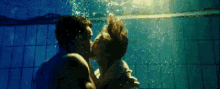 潜水 接吻 爱情 GIF - Dive Kiss Love GIFs