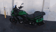 There Thats My Ride GIF - There Thats My Ride Pointing GIFs