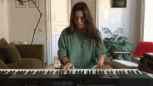 Tocar El Piano Dora GIF - Tocar El Piano Dora Elton John Medley GIFs